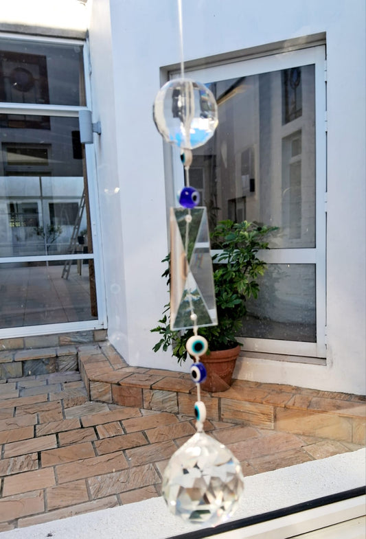 Atrapasol Elegante con Detalles de Protección y Luz