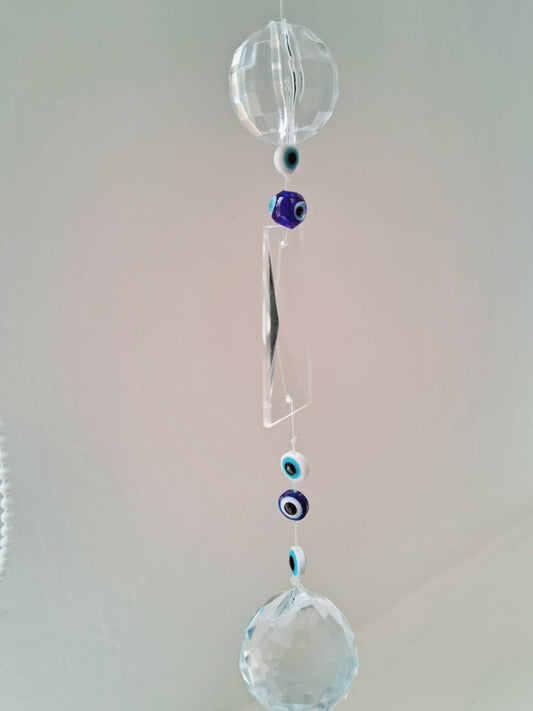 Atrapasol Elegante con Detalles de Protección y Luz